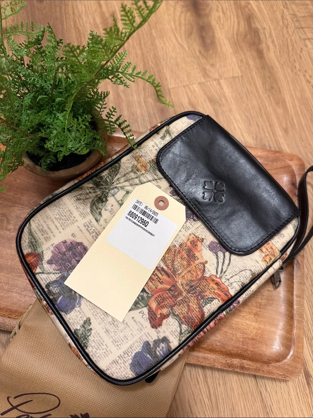 Patricia Nash Floral Canvas cosmetic/jewelry Bag in Black and Multicolor